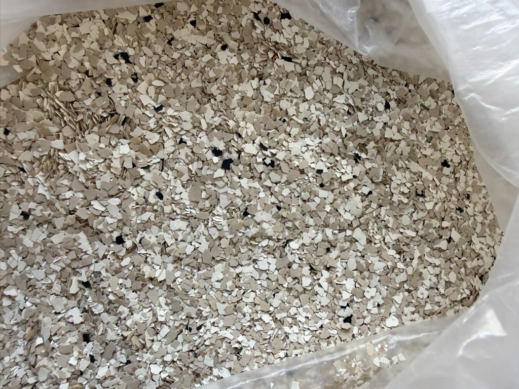 5 Lbs Tan, Beige, White and Black Chips/Flakes. 1/4 Size Epoxy Garage Floor