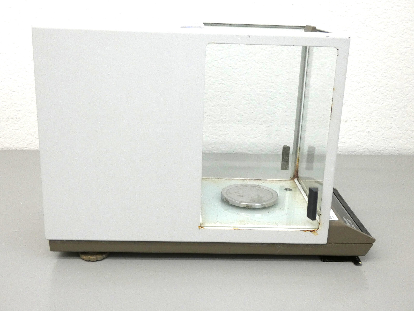 Mettler Toledo AE 100 Analytical Balance, 0.1 mg to 100g