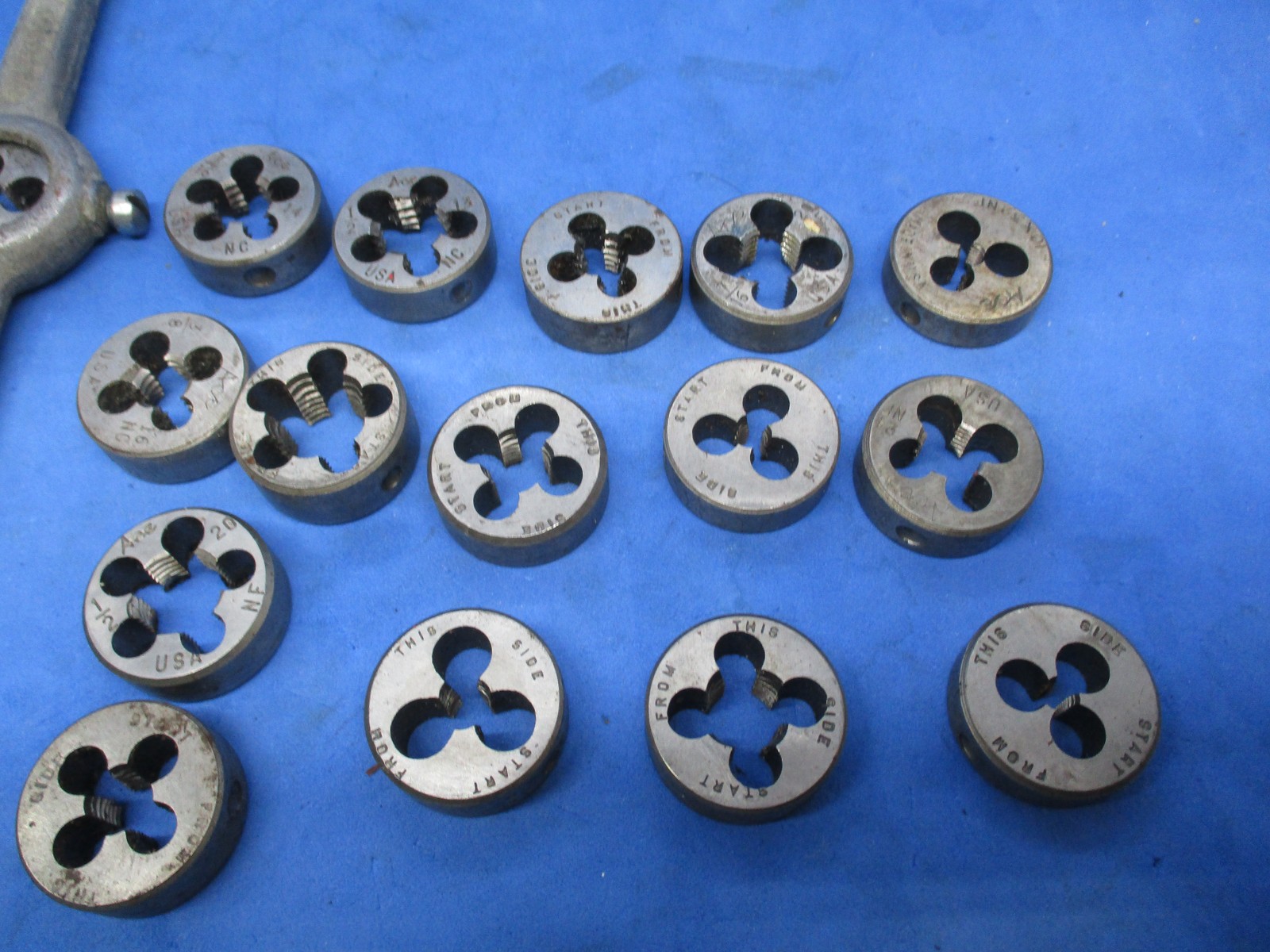 Vintage Ace Solid Round Die Handle Forged Steel 1” Round Made In USA W 16 Dies