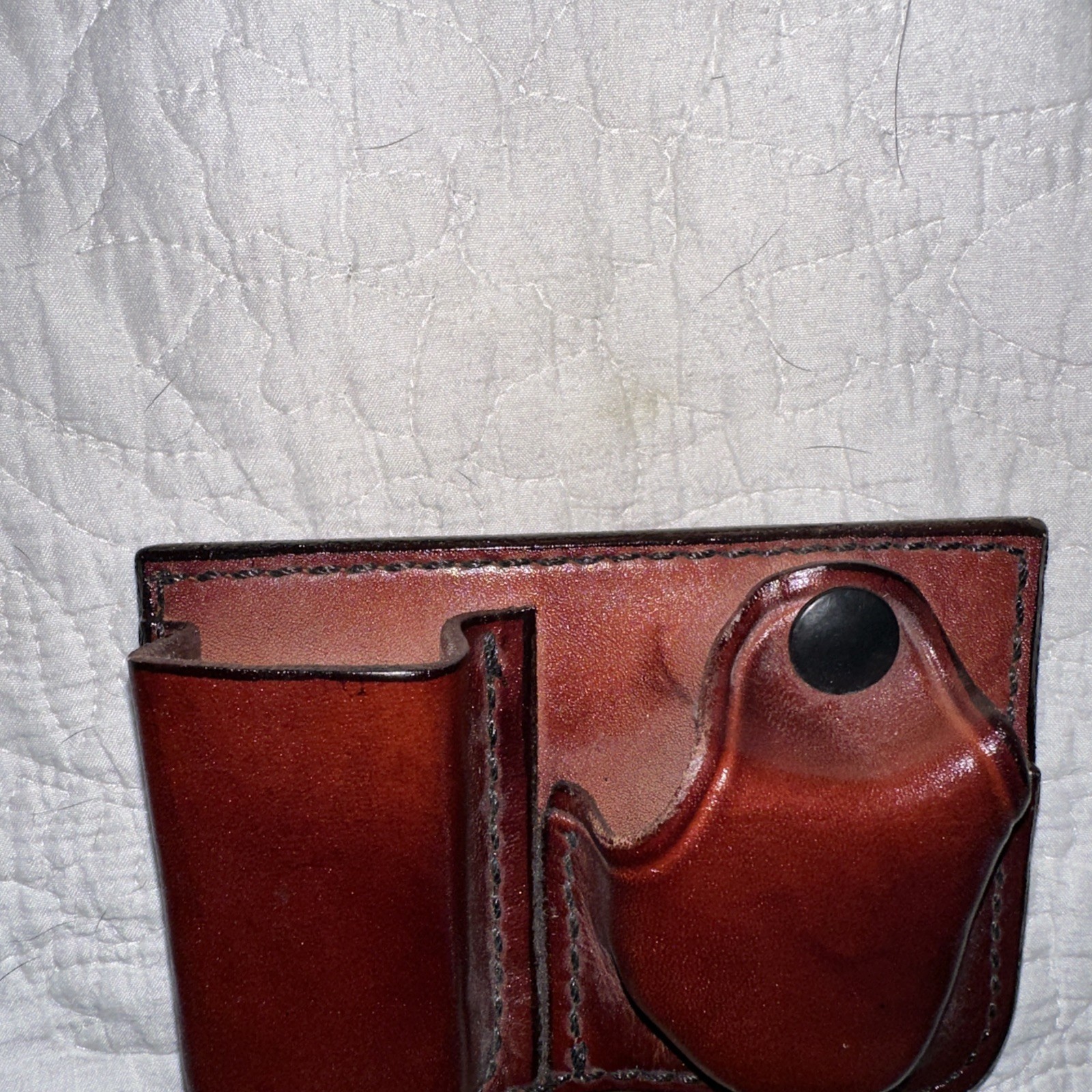 Don Hume leather handcuff semi auto clip holder D425 A. 100B. Used Lightly