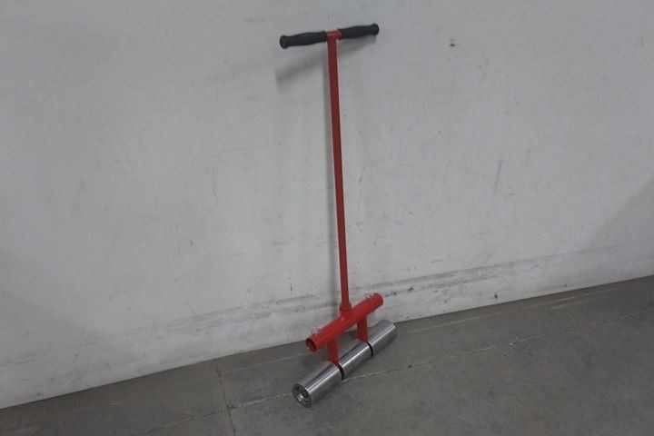 Roberts 10-935 39 In Overall Length 15-3/8 In Overall Width Floor & Wall Roller