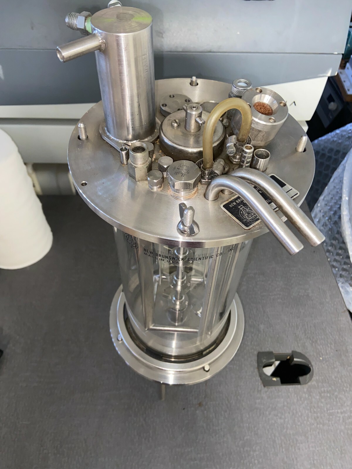 New Brunswick Scientific Model 9787 Glass Bioreactor Fermentation Vessel – Used
