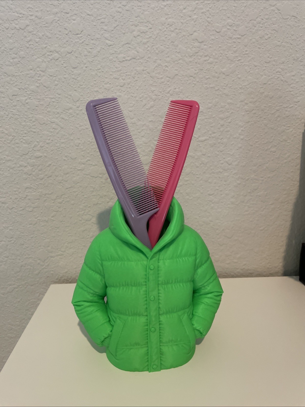 Pen stand, comb, pencil stand, brush stand, green, jacket