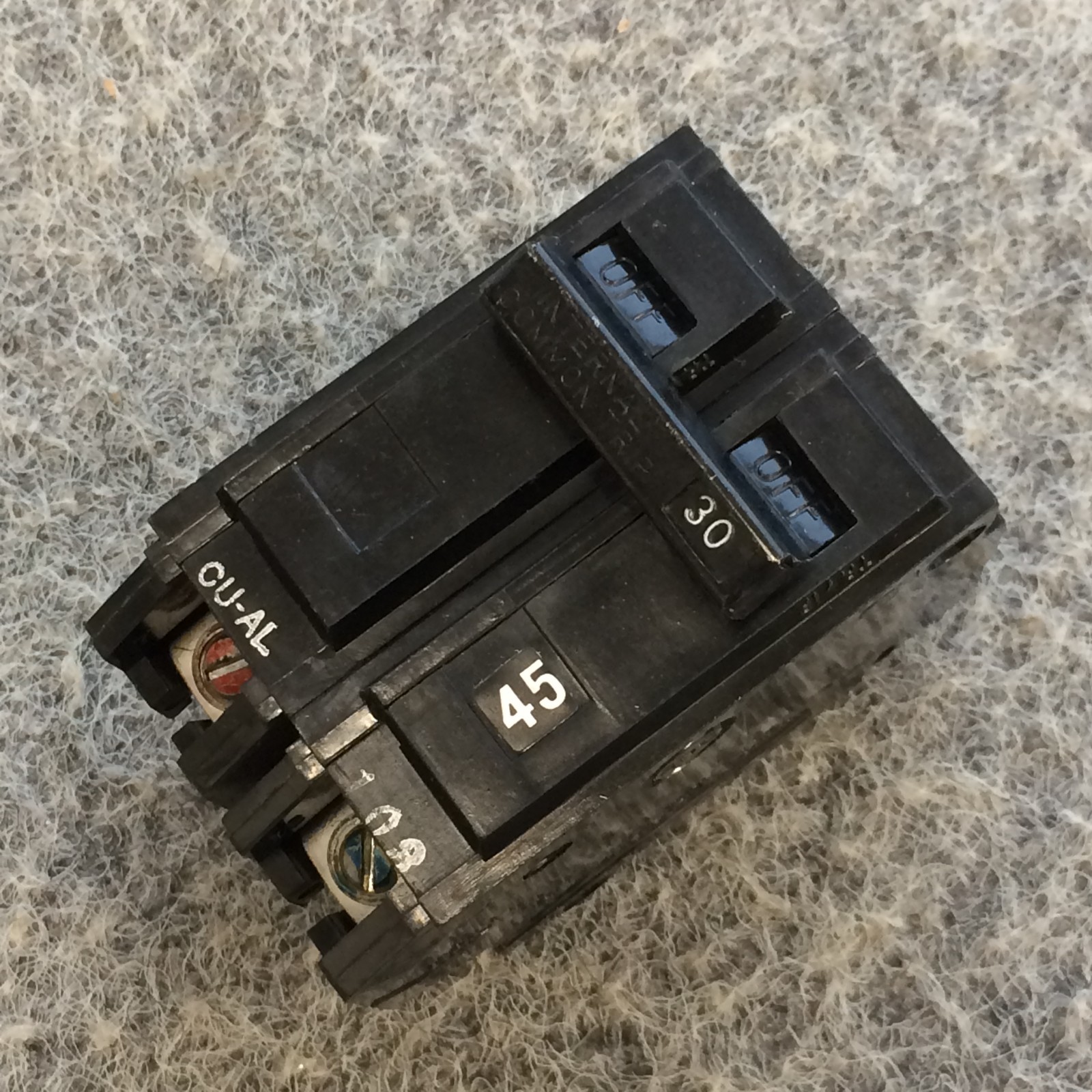 GENERAL ELECTRIC THQB2130 Circuit Breaker 2P 30A 120/240V Bolt on OLD STYLE