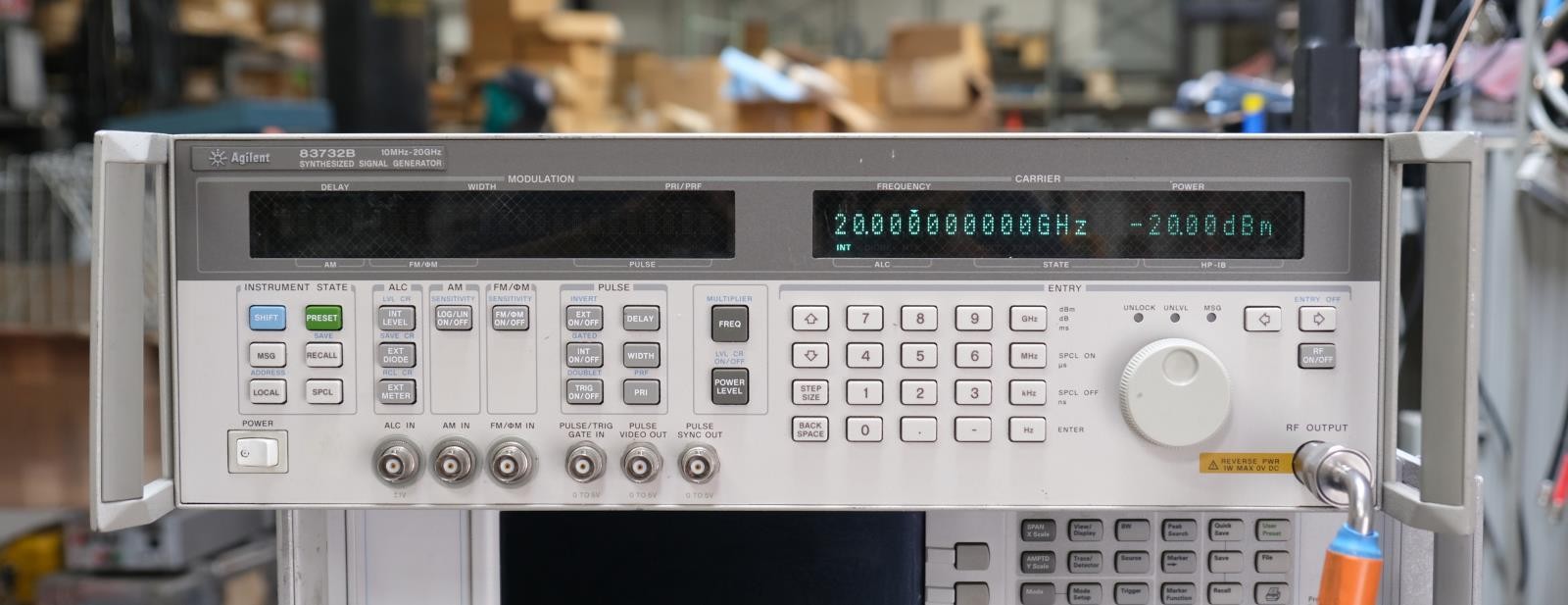 Agilent 83732B 10MHz – 20GHz Synthesized Signal Generator OPT 1E1 1E5 1E8