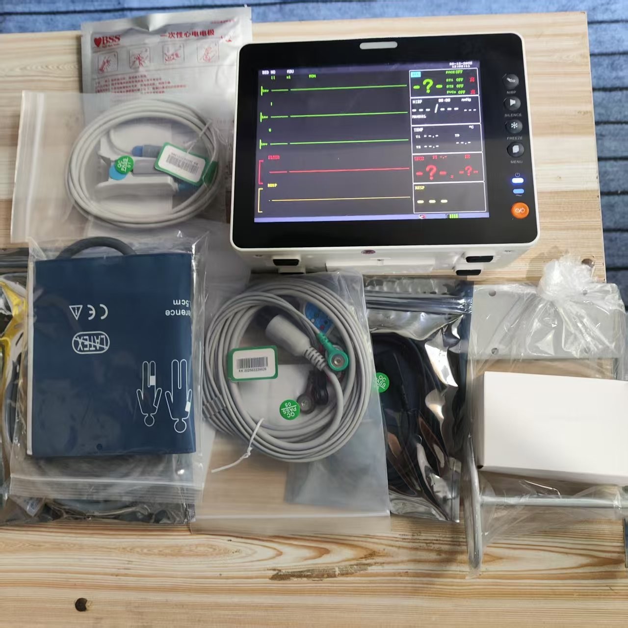 8″ Multiparameter Patient Monitor -ECG, NIBP, SpO2, PR, Temperature, Respiration