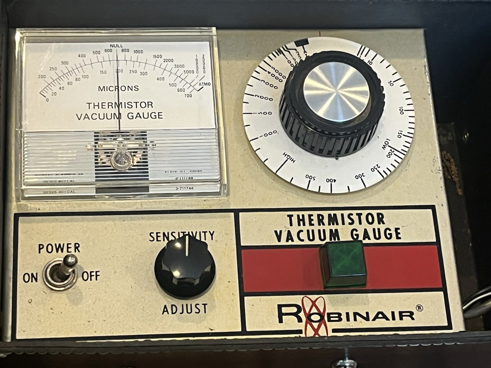 VINTAGE ROBINAIR . THERMISTOR VACUUM GAUGE 25.000 – 0 MICRONS (3E)
