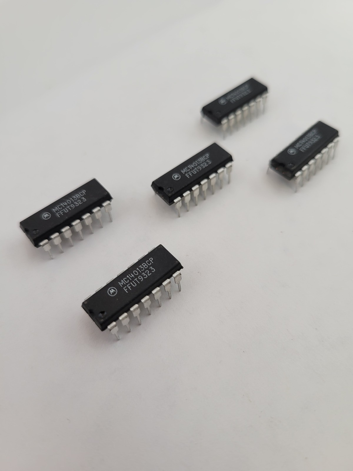 5Pc Motorola MC14013BCP Integrated Circuit Chip Dual Type D Flip-Flop