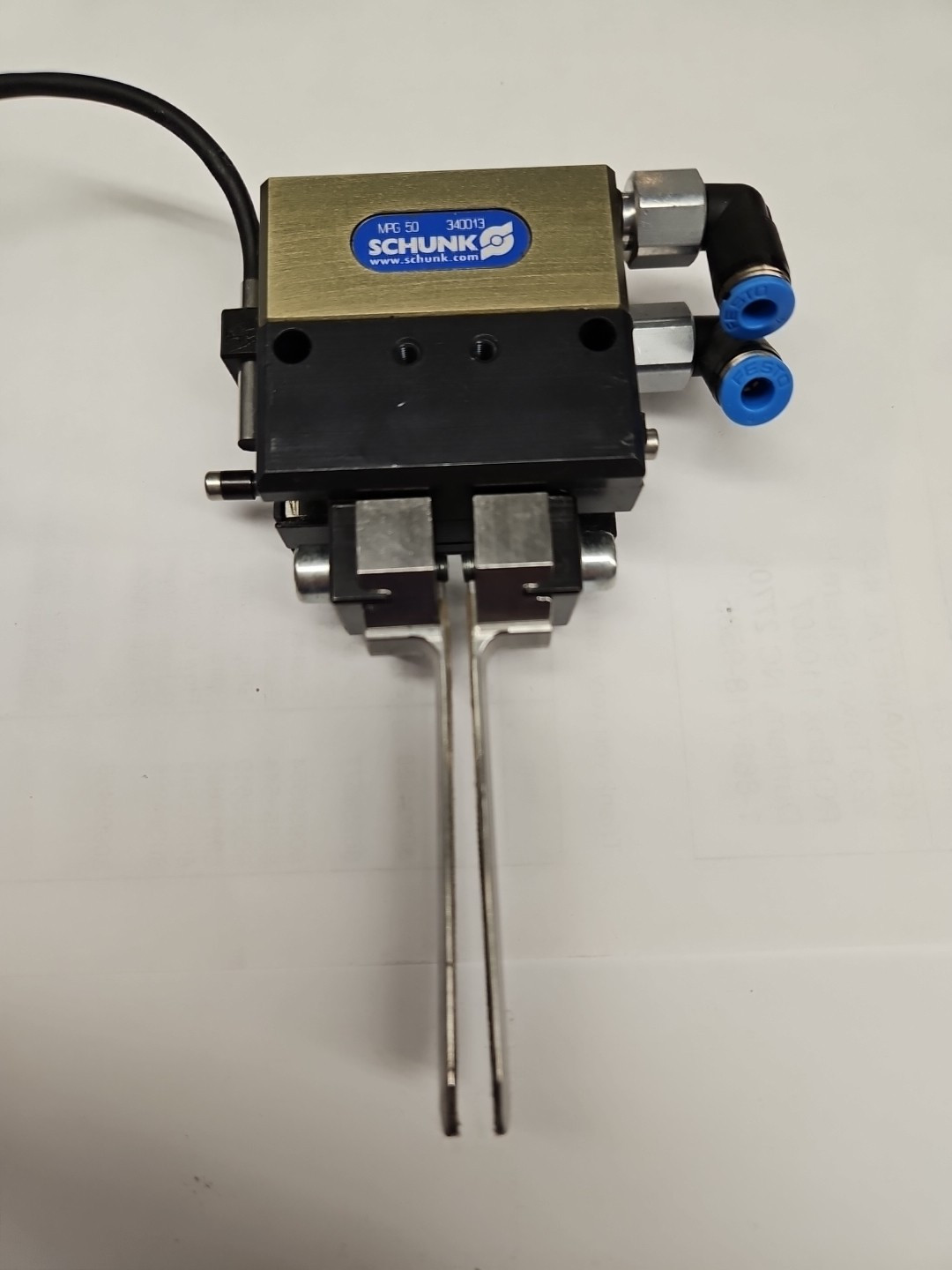 Schunk Pneumatic Gripper + Sensor MPG50 340013