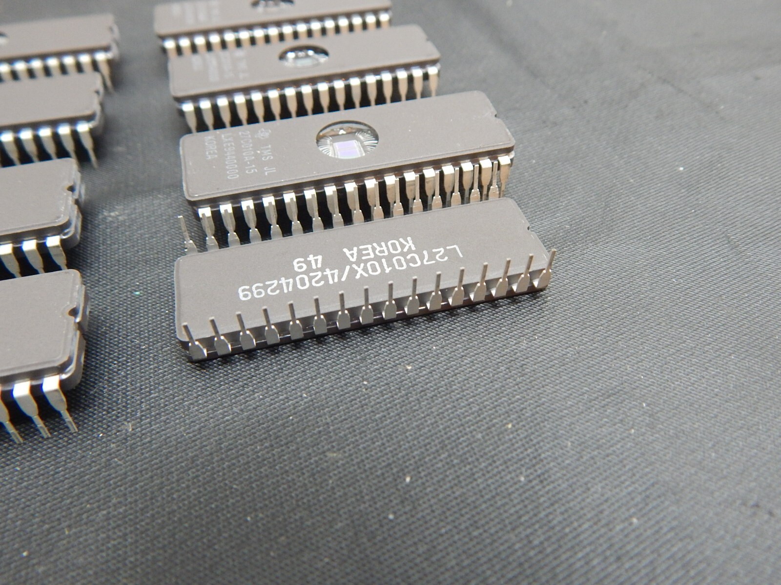 TI TMS27C010A-15JL EPROM, 128K x 8, 32 Pin CDIP – LOT OF OF 8 IC’S – FAST SHIP