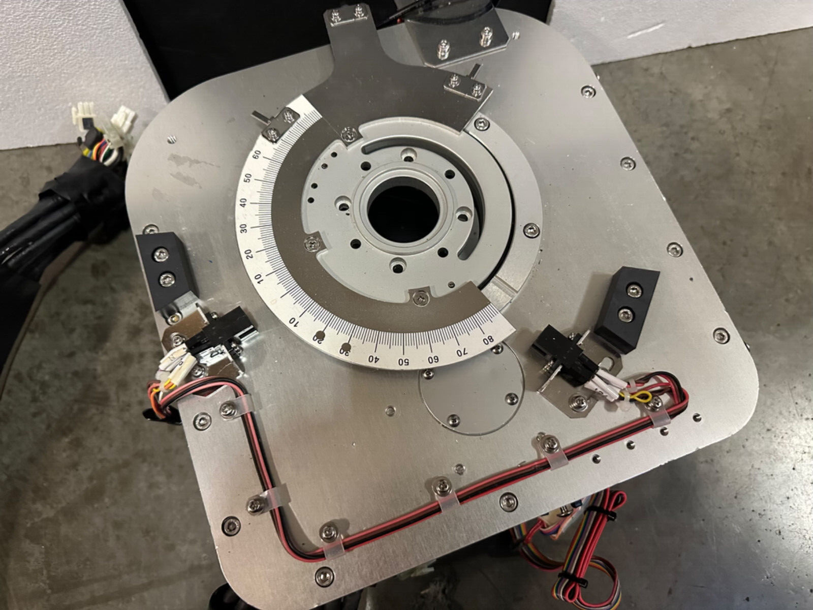 AS IS UNTESTED Daifuku Motoroized Stage CRM-3476A – For Parts