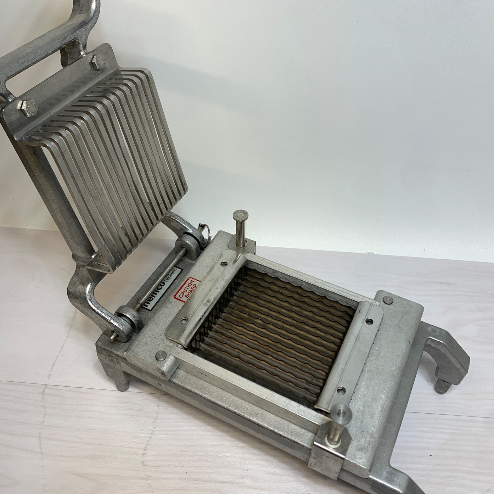 Nemco 55975-2SC Easy Chicken Slicer 1/4 Cut (Scalloped) w 55939-2 Push Plate