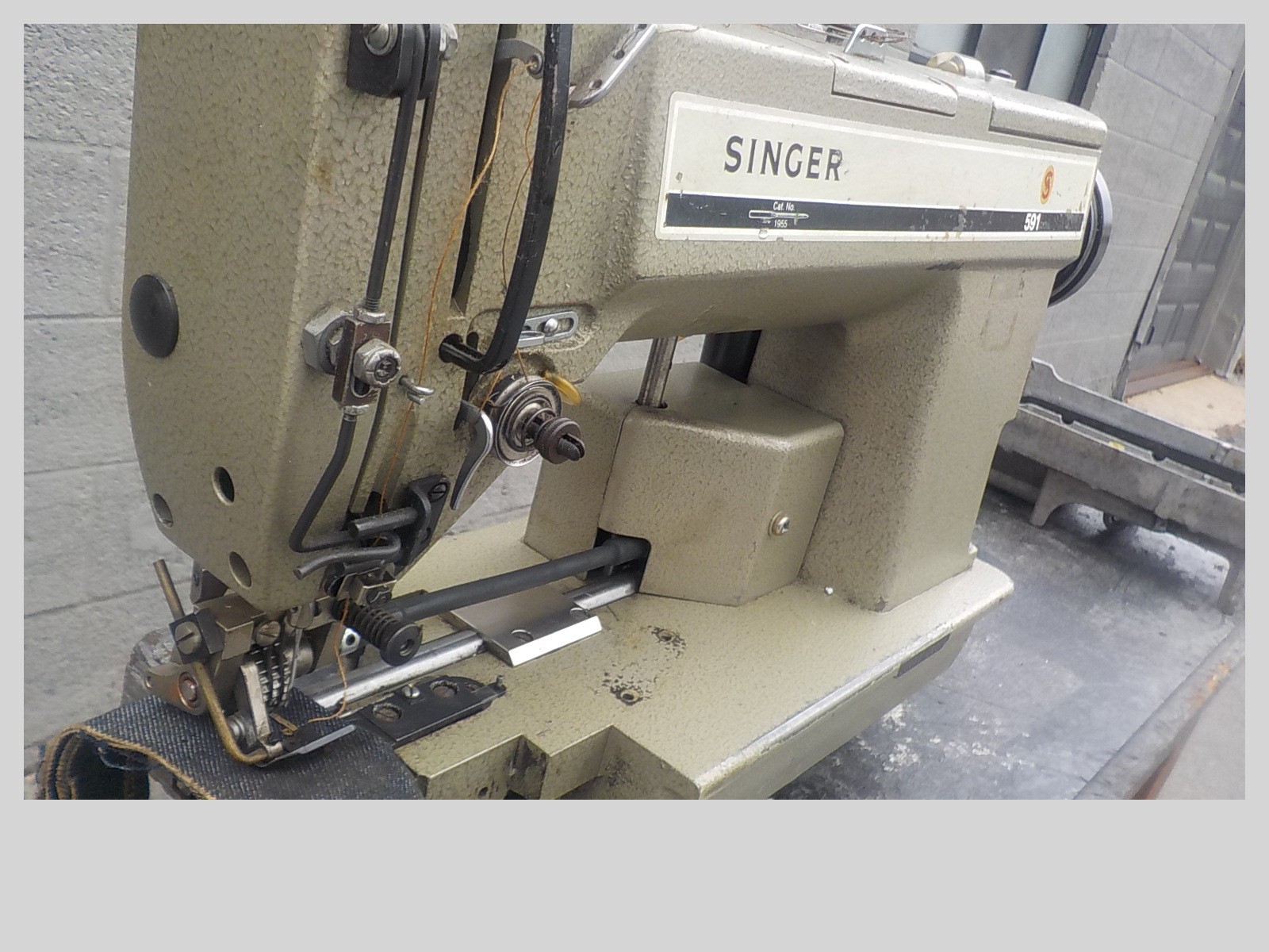Industrial Sewing Machine Singer 591,one needle with puller ,hemming