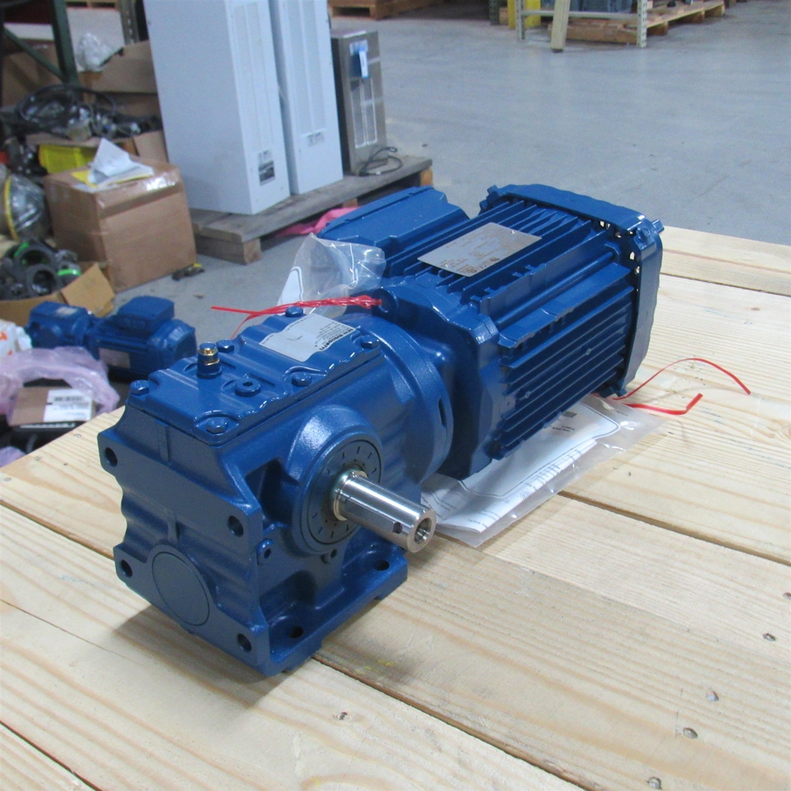 SEW-EURODRIVE INC GEAR MOTOR 1,800 RPM S47DRN80M4/AFQ8
