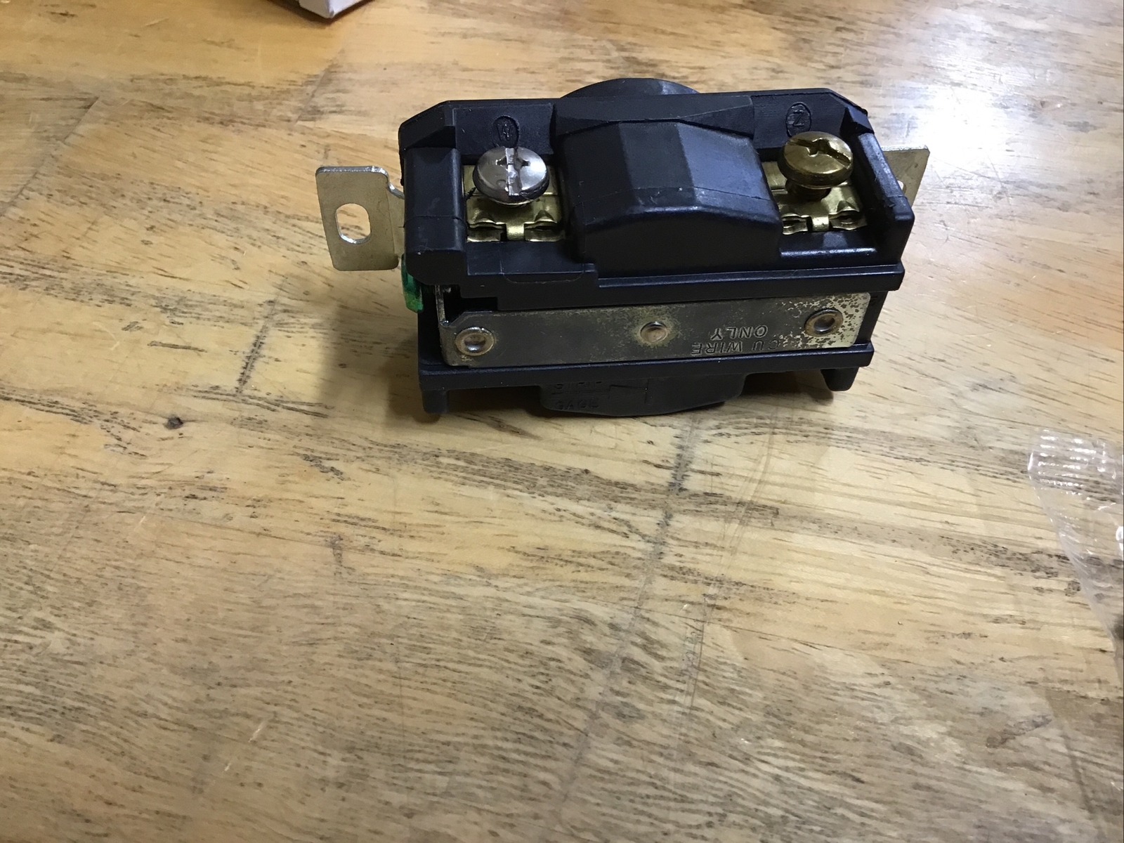 Arrow Hart Locking Receptacle Outlet L21-20R 20A 120/208V 3ØY AHL2120R. NOS