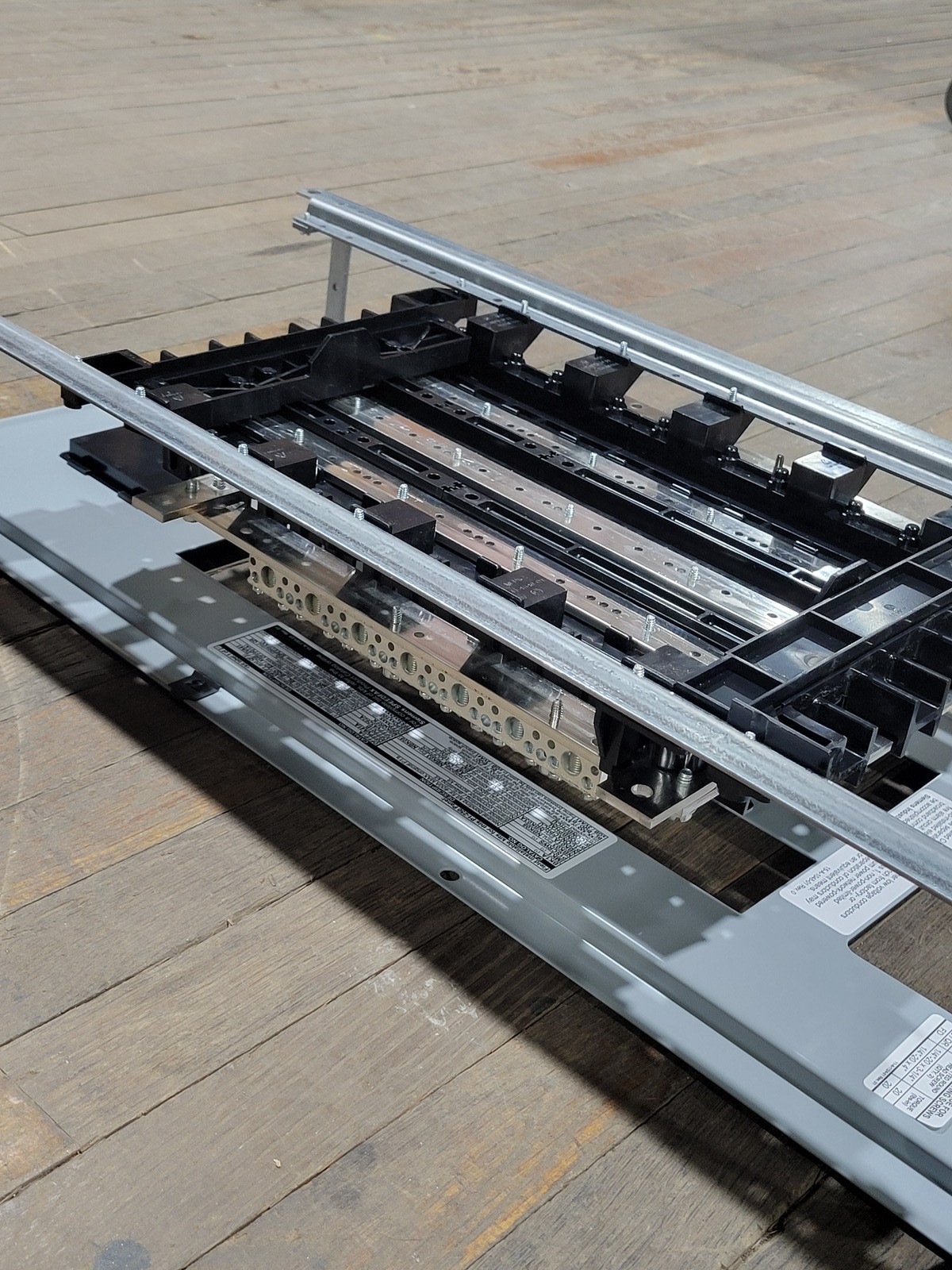 Siemens P1E30MC250AT Main Panelboard Interior 250A 3P 4W 3PH 480/277V 30 Circuit