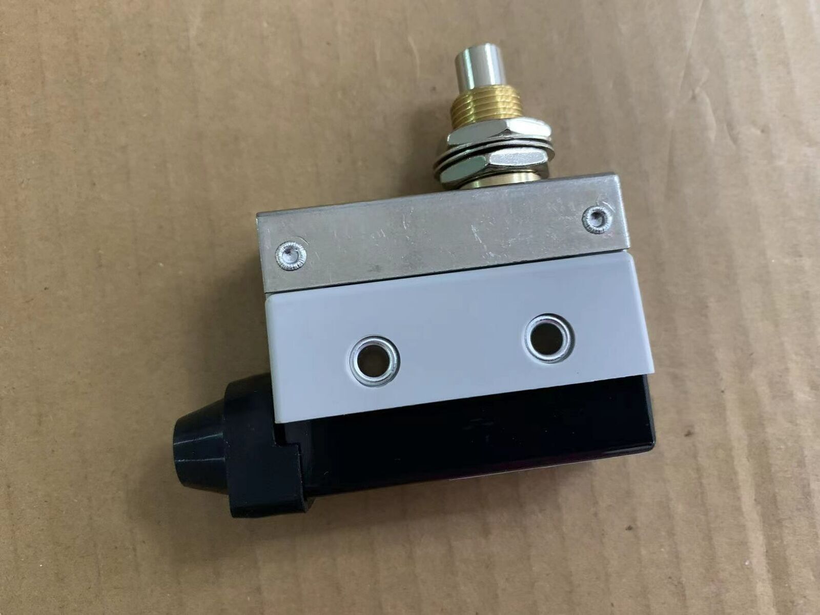 1PC One New Limit Switch AZ7310