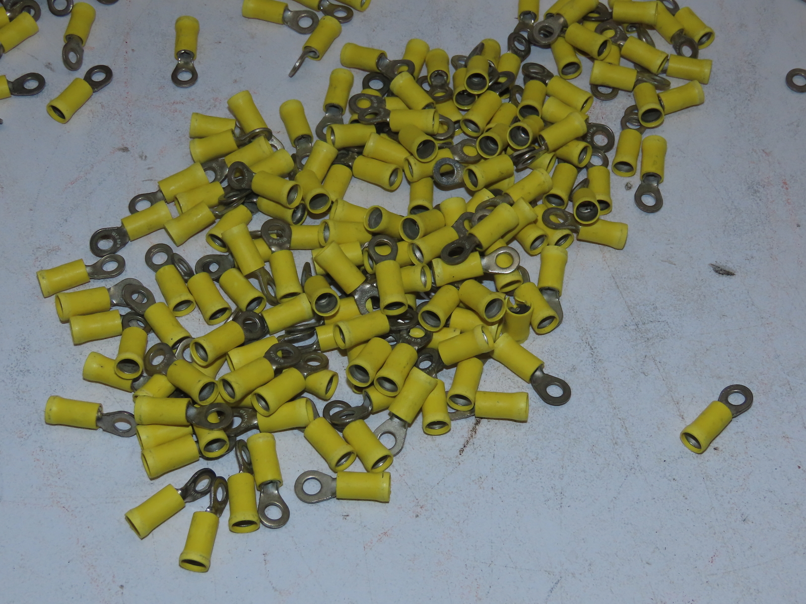 500Pcs 12-10AWG 3/16″ Insulated Ring Terminals Wire Crimp Connector Yellow
