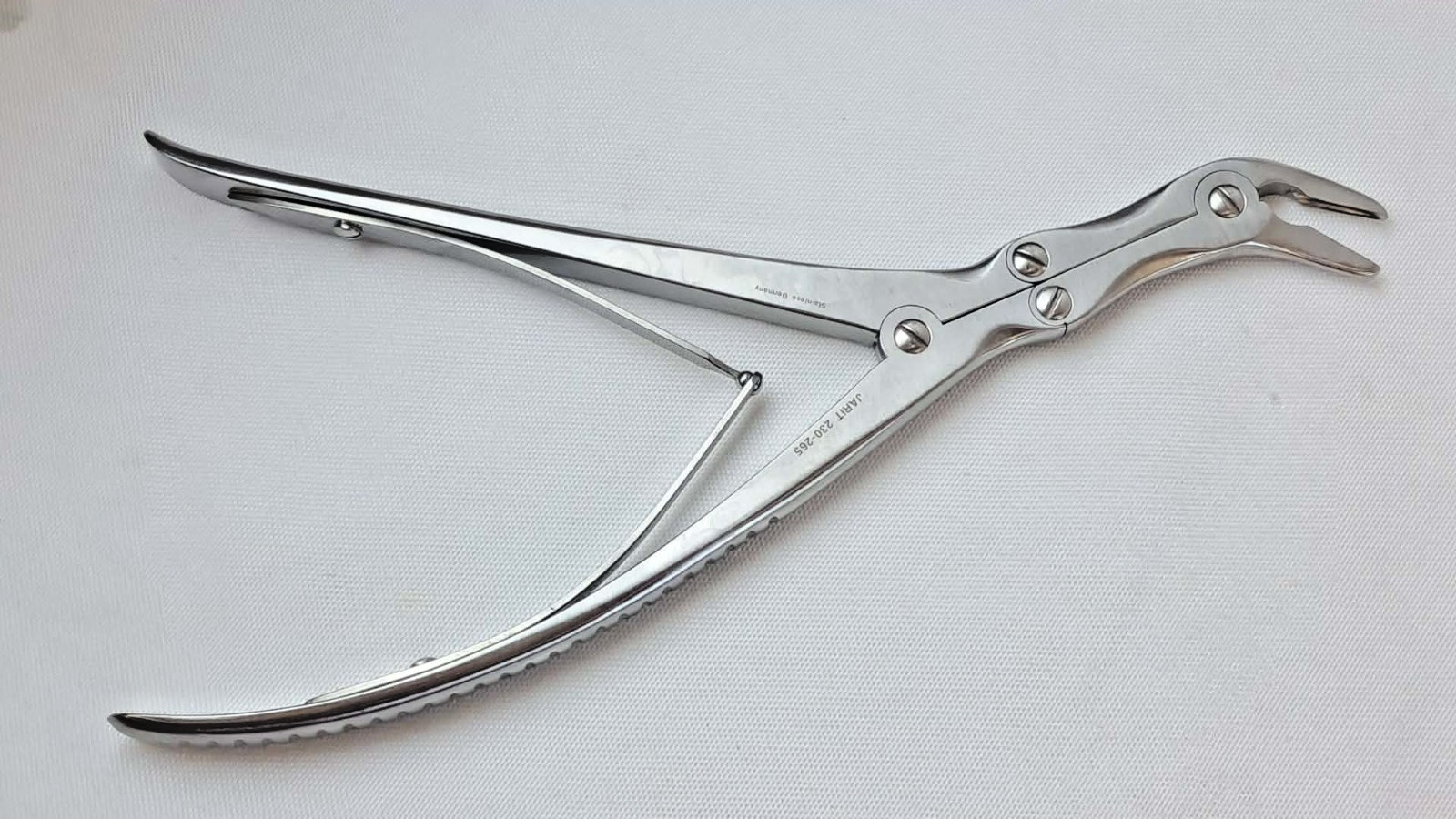 Integra Jarit 230-265 Leksell Rongeur, 3mm Bite, Full Curve, 9 1/8”