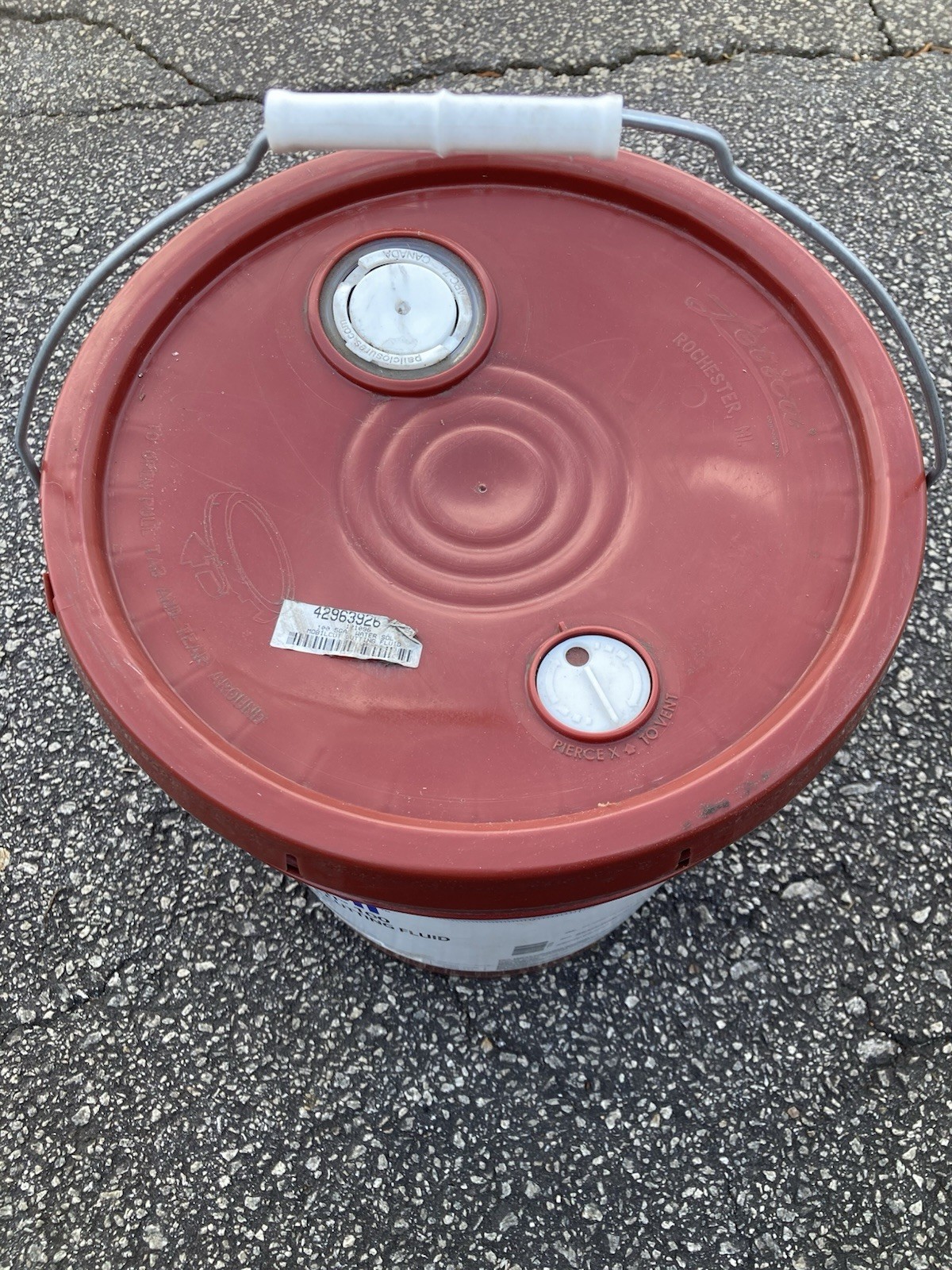 Mobilcut 100 Cutting Fluid Partial Bucket – 3 Gallon