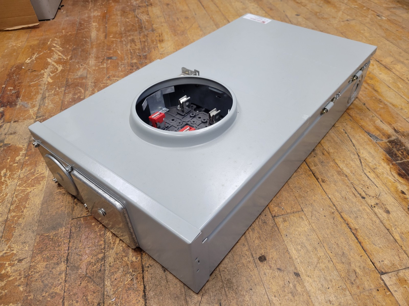Eaton MBP200BTS Meter Breaker Panel Surface Mount 200A 120/240VAC 1PH 3W Type 3R