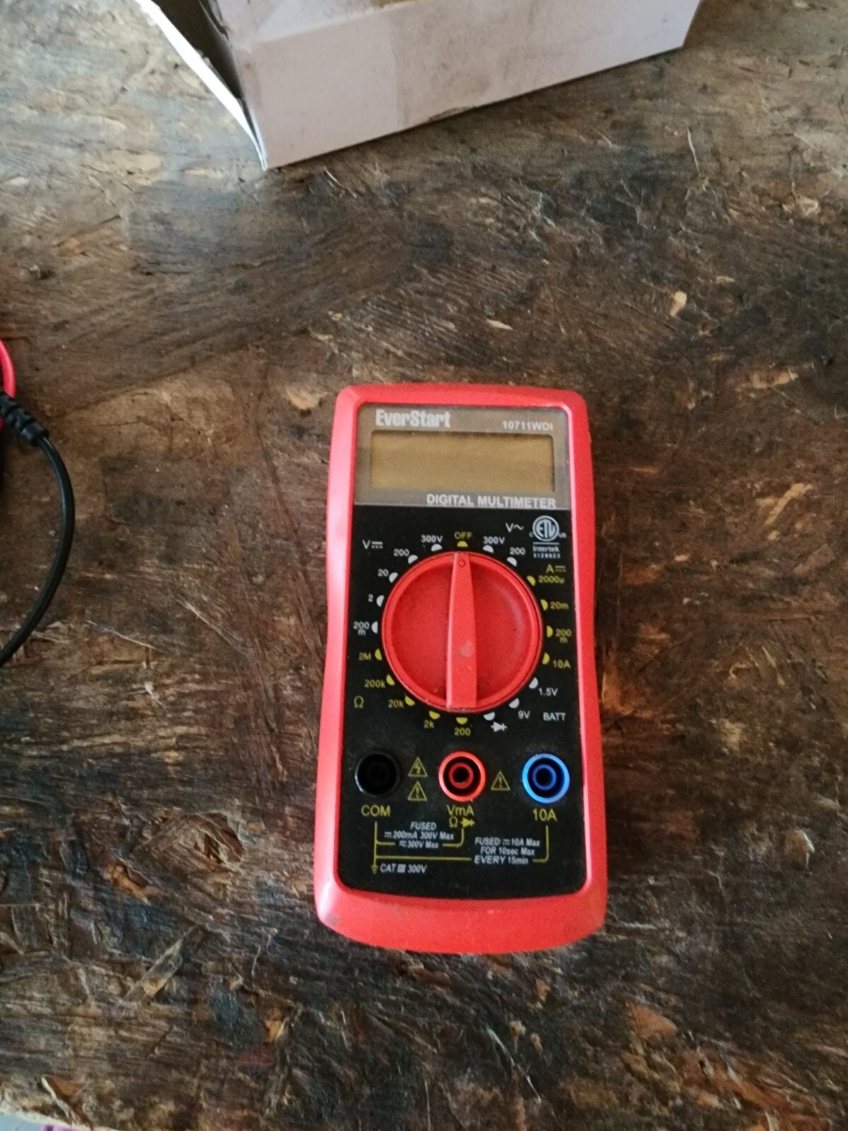 EverStart 300V Digital Multimeter 10711WDI – usede Black and Red