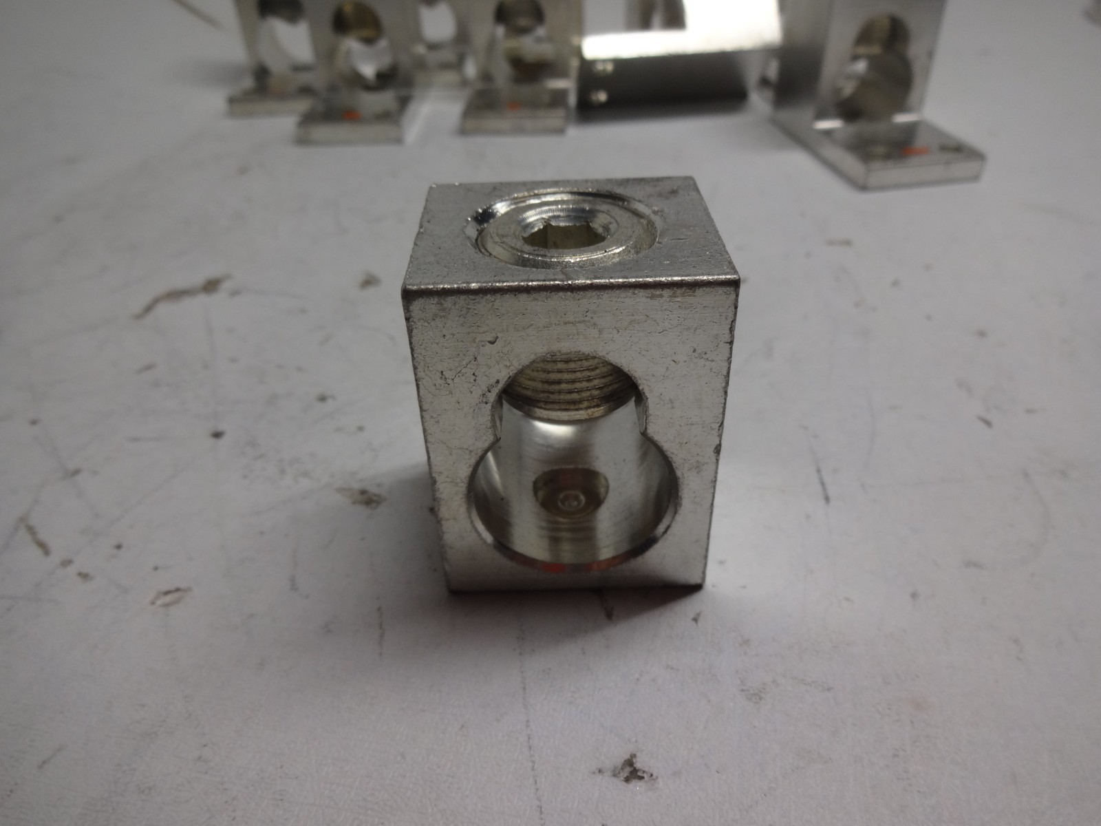 Lot of 10 CMC LA-750 750KCMIL-1/0 (2) 350KCMIL-1/0 CU9AL Mechanical Lugs