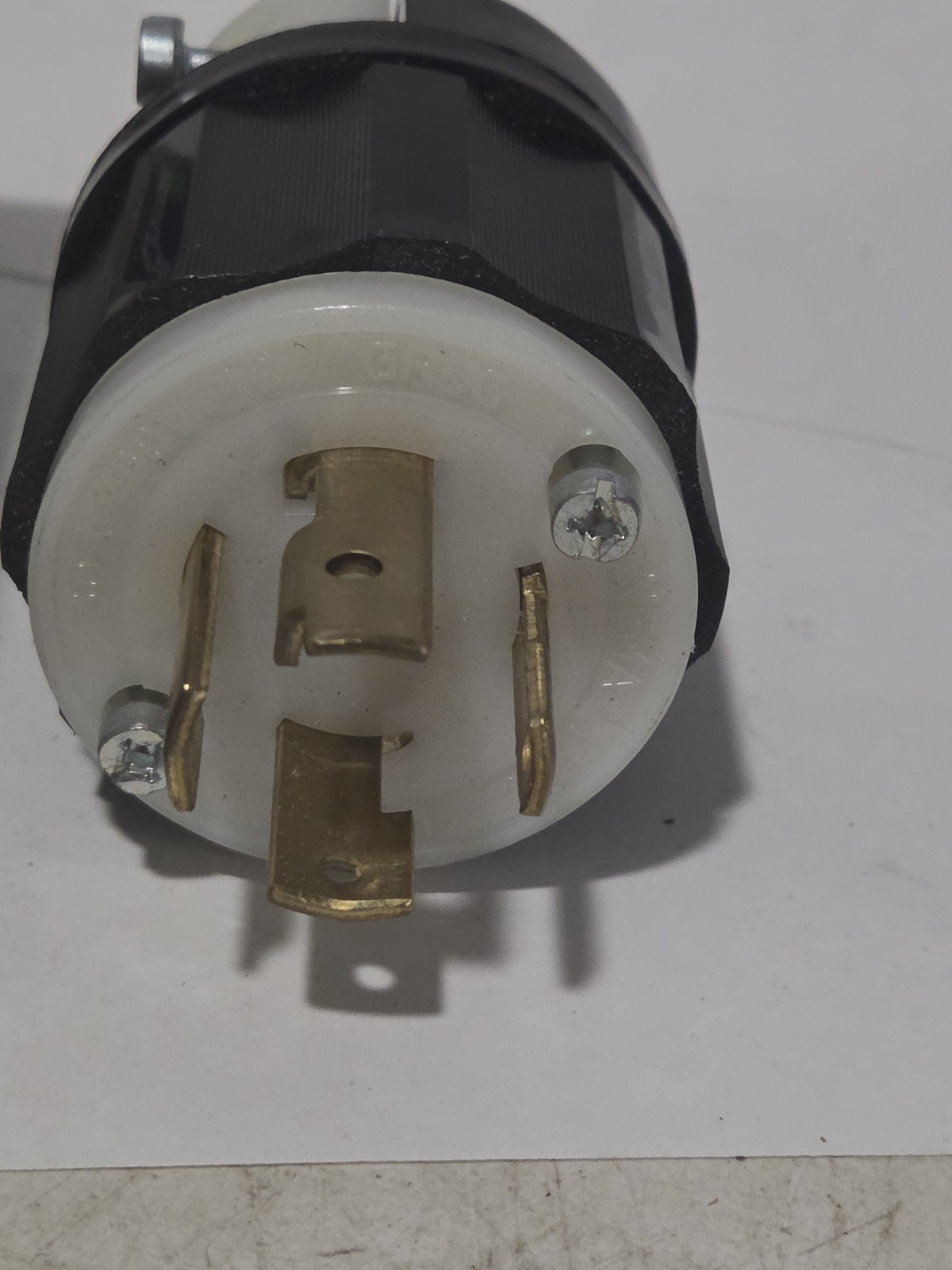 New Leviton 2731 Locking Plug Black 30A 480V 3P 4 Wire Grounding L16-30P
