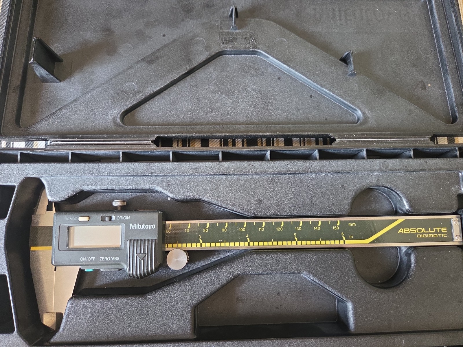 Mitutoyo Digimatic Caliper 500-196-30 Absolute, 0″-6″, 150mm CD-6″ (USED)