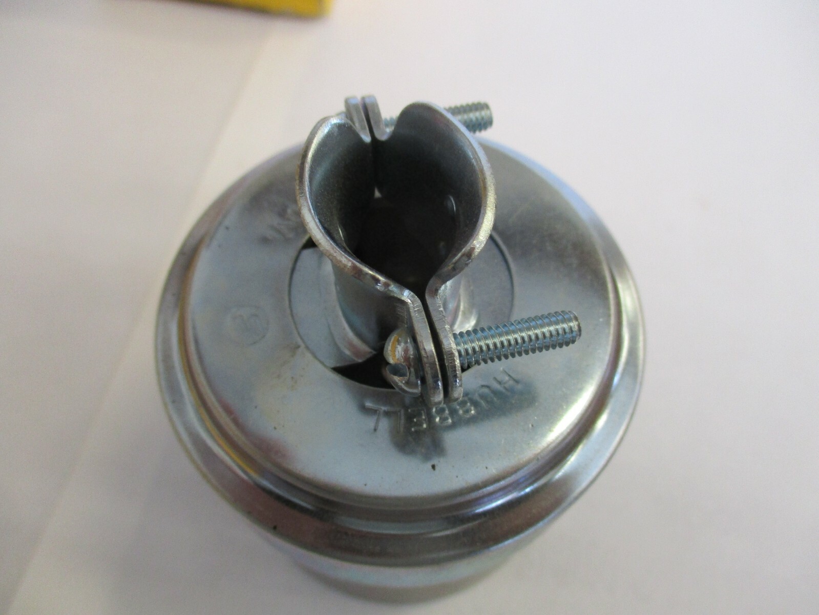 Hubbell 9341 Armored Connector Body 3W 30A 125/250V AC or DC