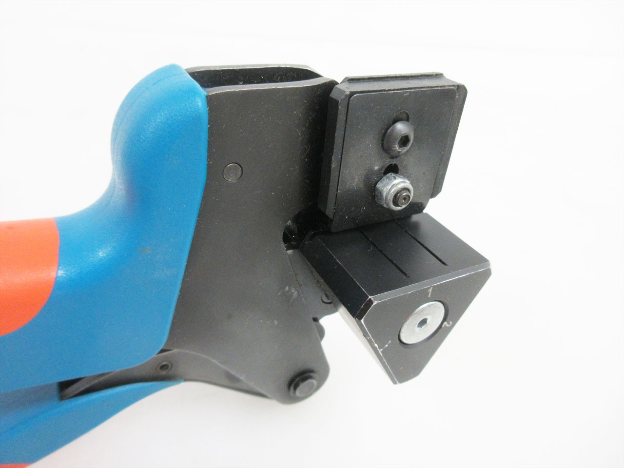 TE CONNECTIVITY 539635-1 ERGOCRIMP HAND CRIMP TOOL & 3-1579001-5 QUADLOK TYCO V