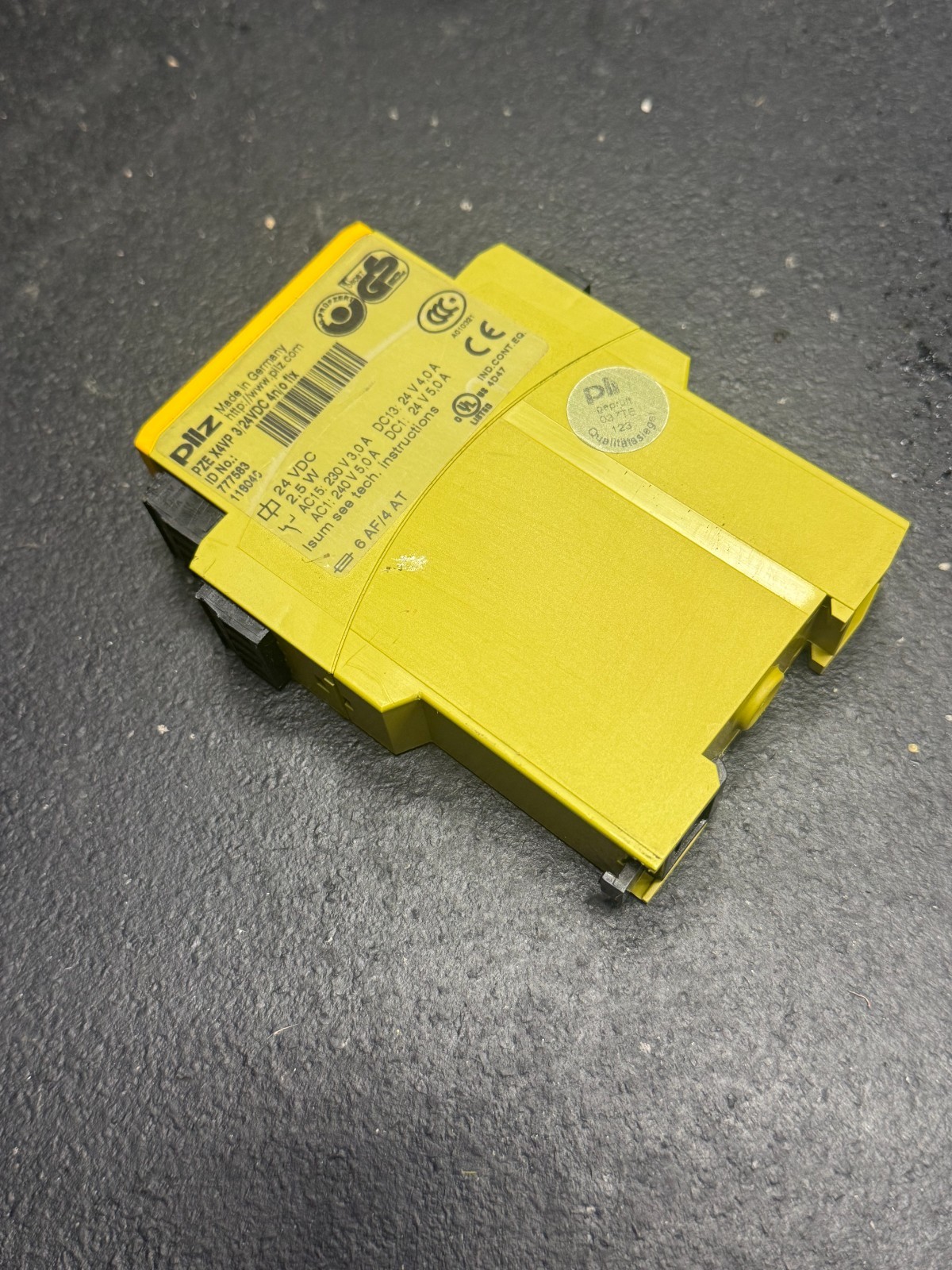 PILZ Safety Relay Module PZE X4VP 3S 4NO