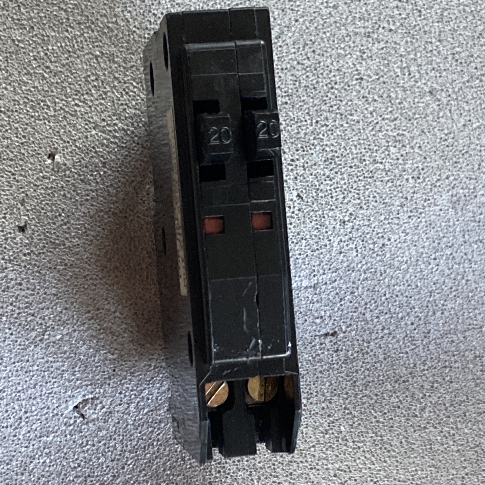 Square D QO2020 20 Amp 1 Pole 120 Volt Side by Side Metal Clip QOT2020 Non-CTL