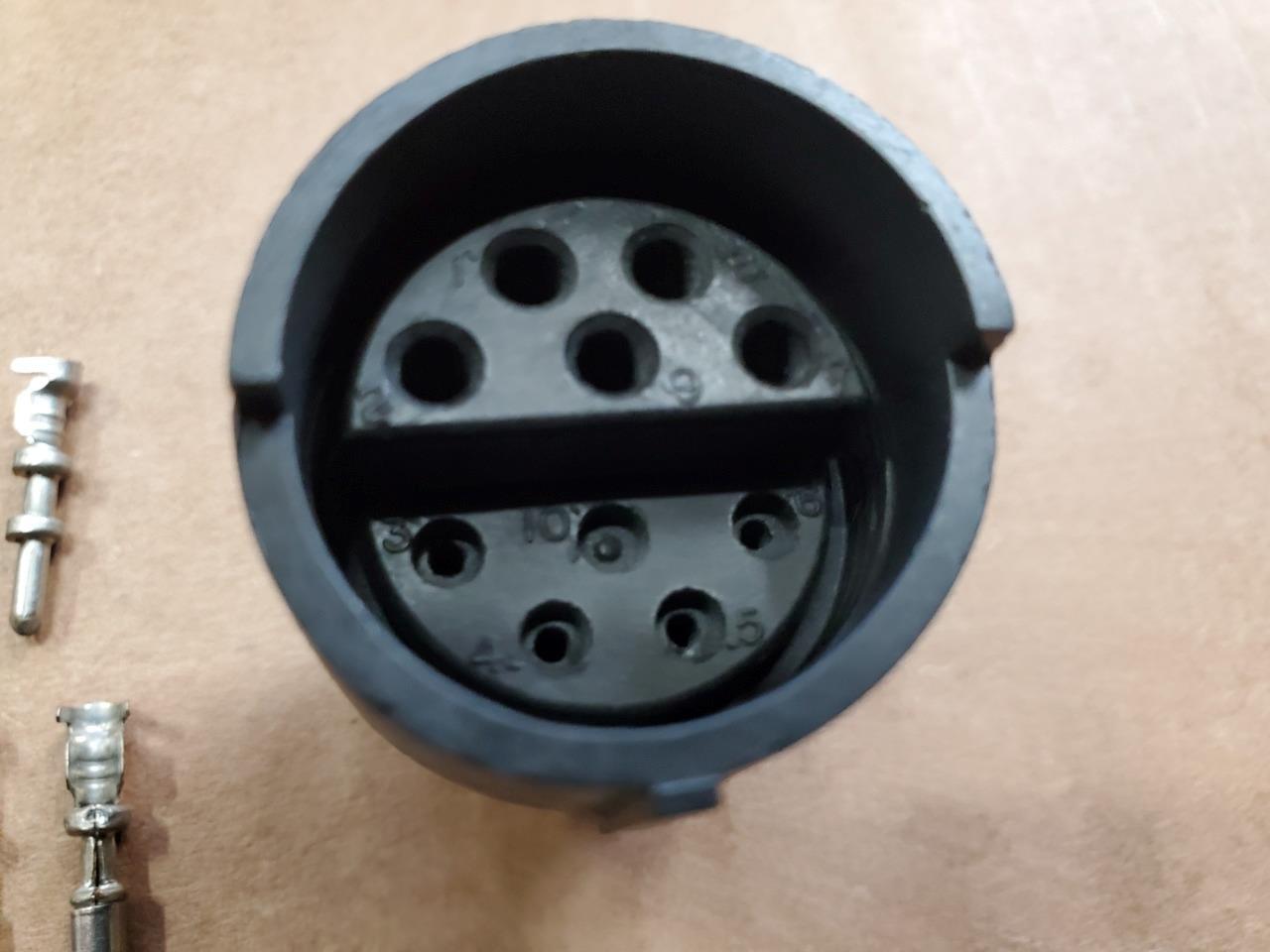ITT CANNON Sure Seal Female Connector & pins/socket SS8-10R receptacle 9 contact