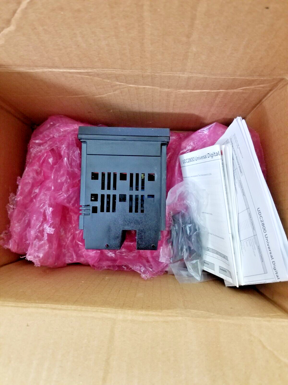 Surplus NEW HONEYWELL UDC2800 /DC2800-CE-0S0-100-100-00-0 Temp Controller