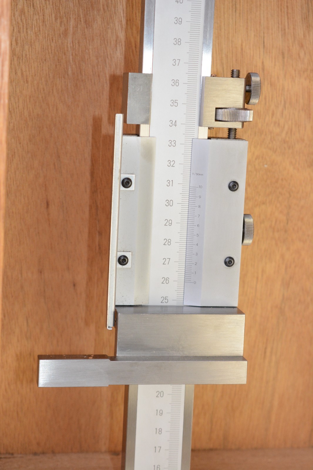 🌟 Mitutoyo 600mm Vernier Height Gage #520-150 – .02mm Graduation – Wooden Box