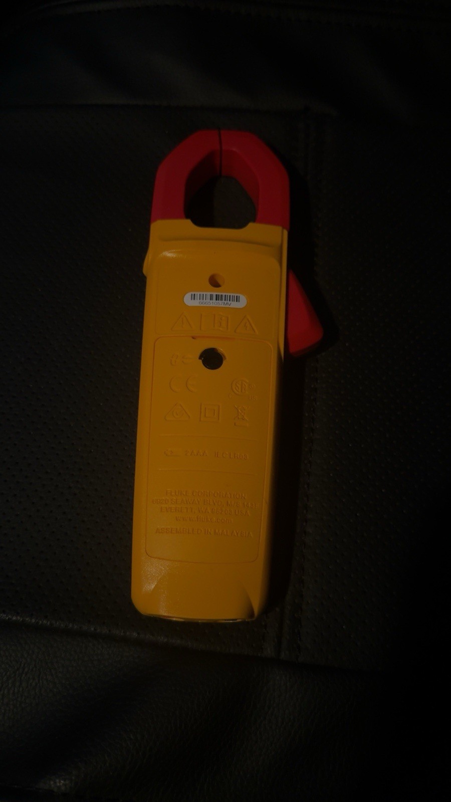 Fluke 323 True-RMS Digital Clamp Meter, 600V AC & DC Voltage No Leads