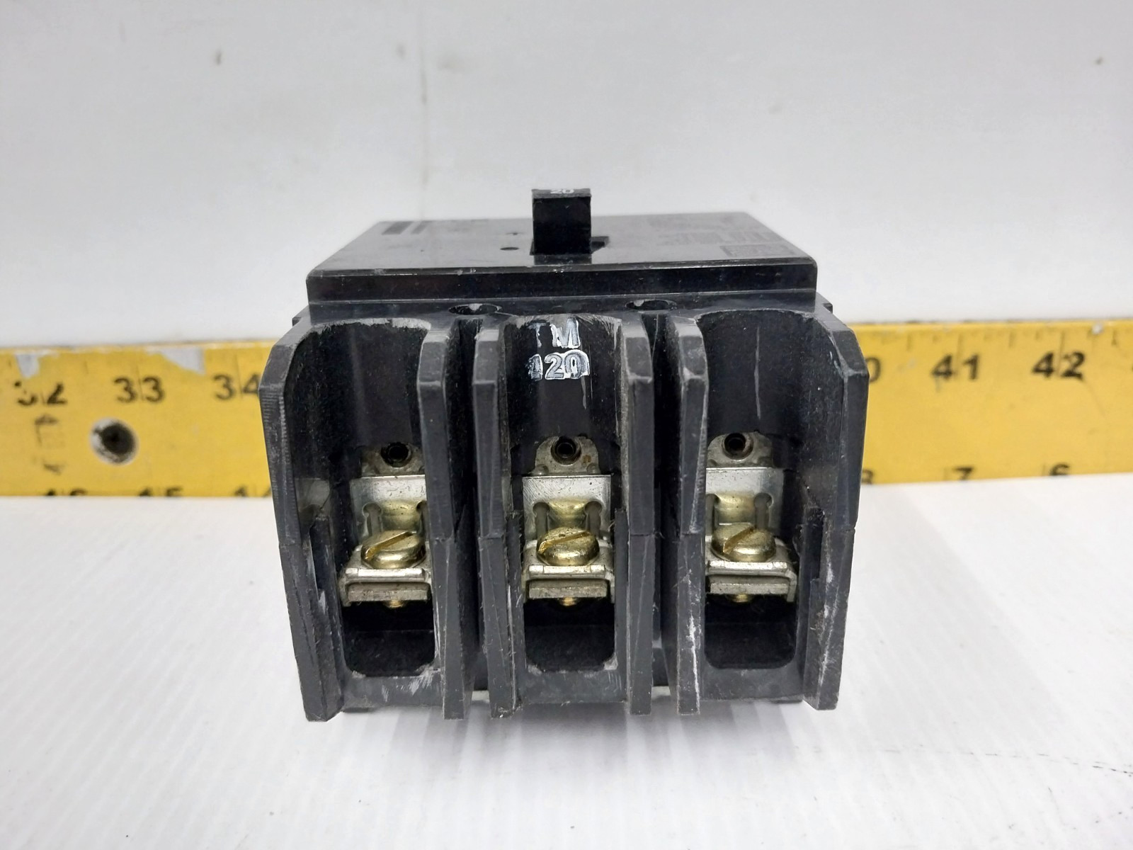 Eaton 20 Amp Bolt-On Circuit Breaker 277/480 VAC 3 Pole GHB3020 (Flaw)