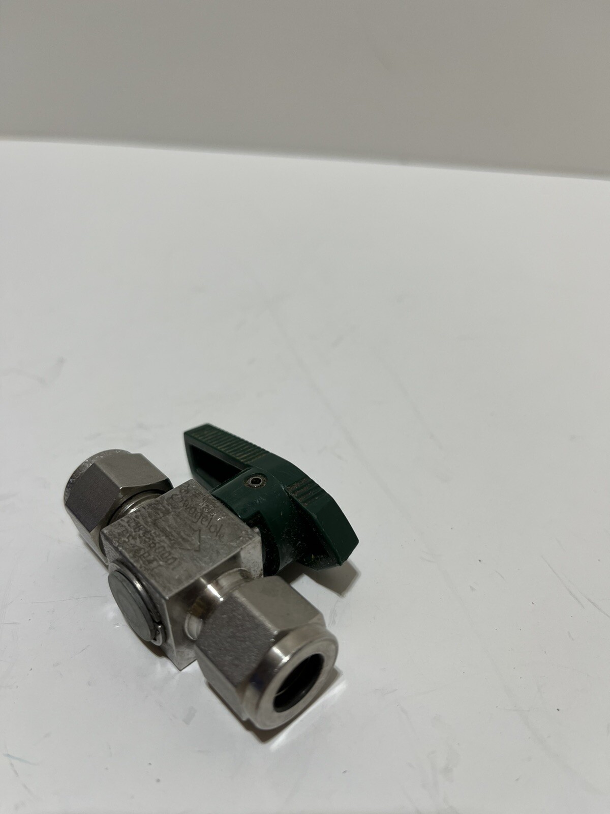 SWAGELOK Stainless Steel SS-2P4T Quarter Turn Instrument Plug Valve 2W NEW