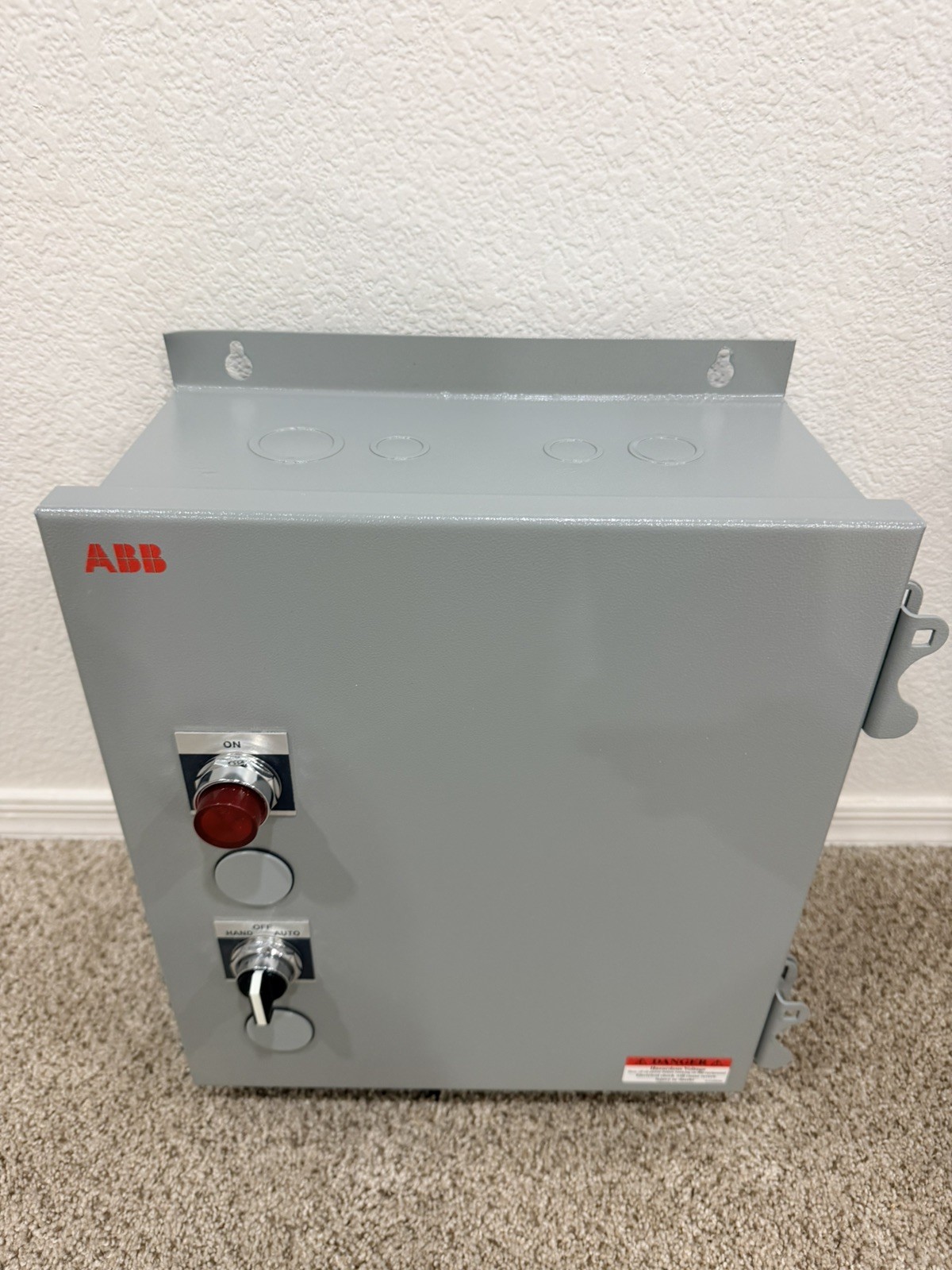 ABB ELECTRICALLY HELD LIGHTING CONTACTOR CR463L80AJA14B0 W/ ENCLOSURE 8NO/0NC