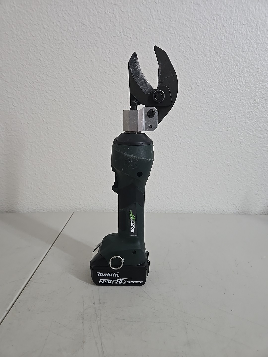 Greenlee Gator Cable Cutter Es32x W 5.0Ah Battery No Charger Incluido