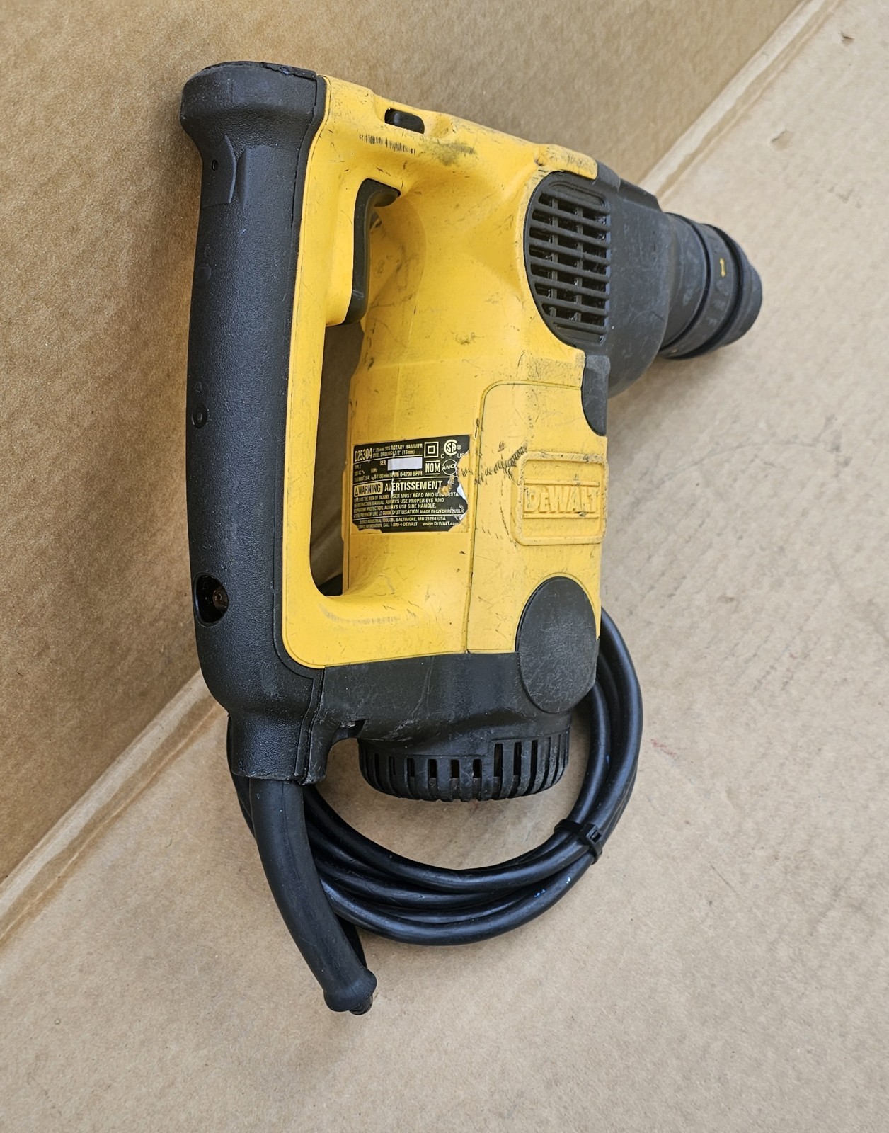Dewalt D25304 Heavy-Duty 1 Inch L-Shape SDS Rotary Hammer Corded Drill