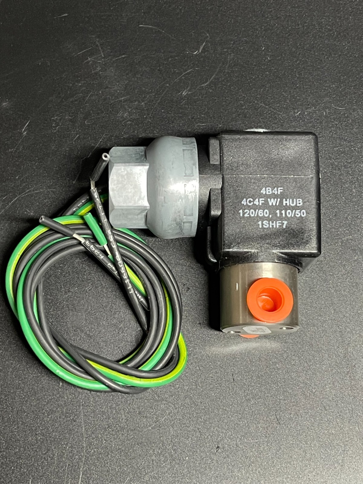 Parker 20CC02LV4C4F Solenoid Valve 1/8″ NPT 2‑Way NC 0–320 PSI 120V Coil