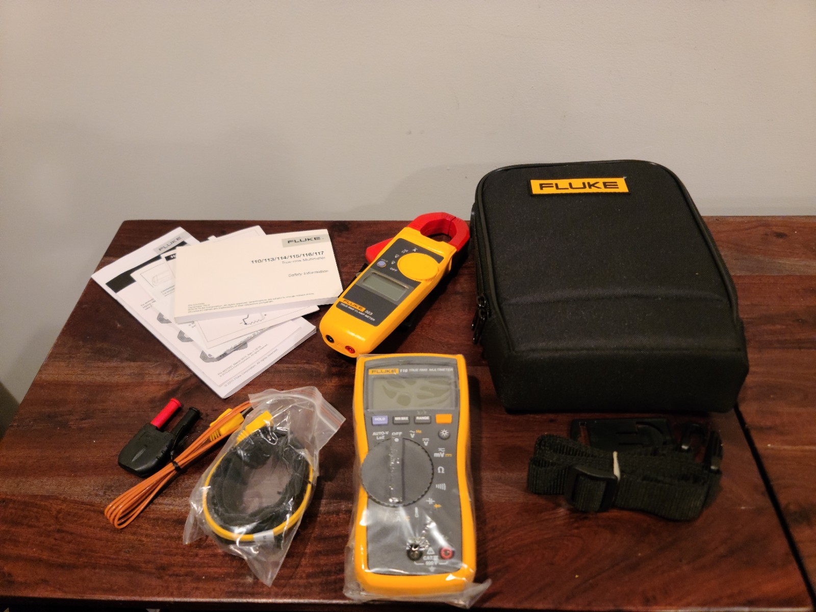 Fluke 116/323 KIT HVAC Compact Multimeter & Clamp Meter Combo Kit, 9V Alkaline