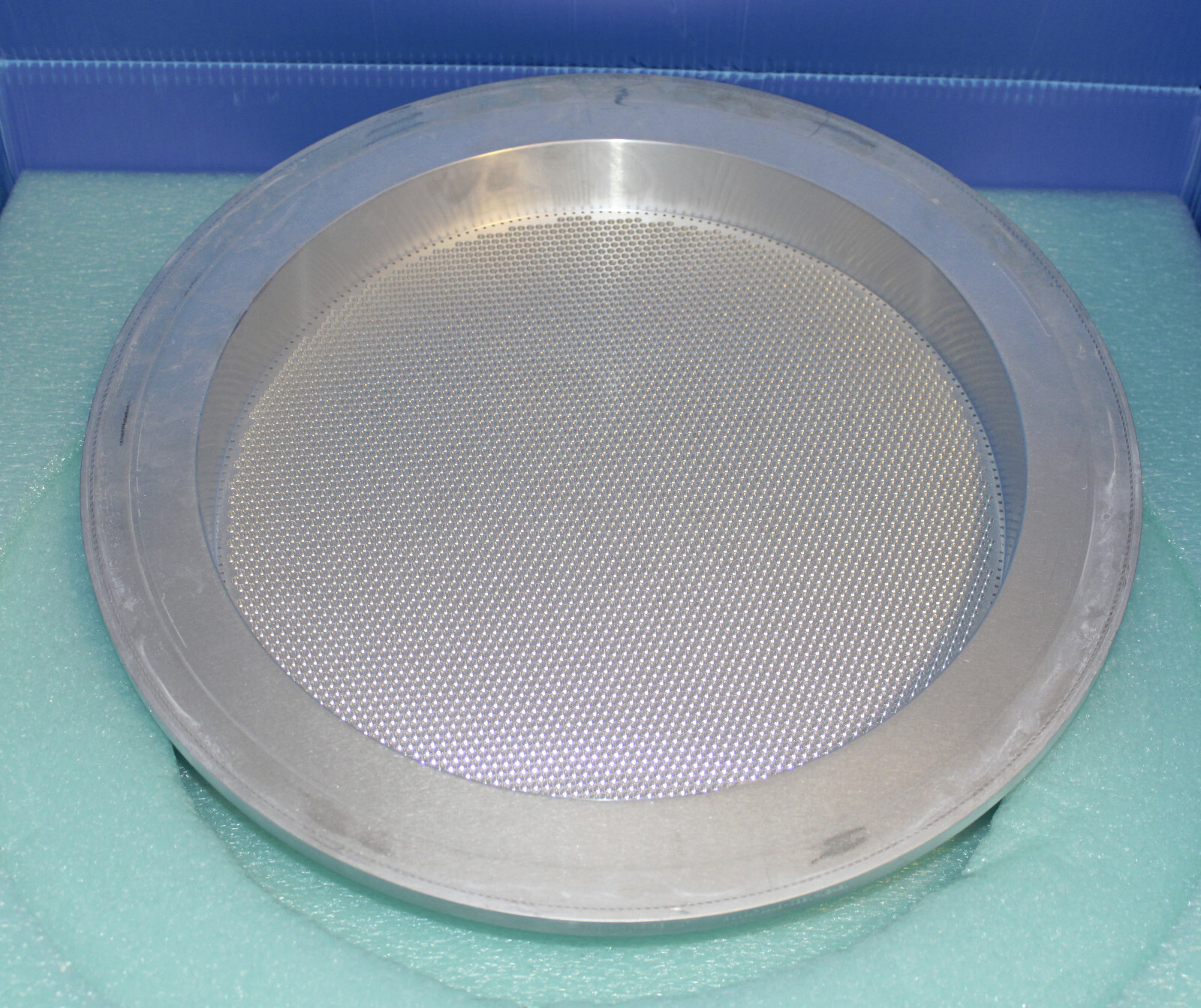 AMAT FACEPLATE LOWK XTRA ROW EXTENDING FLO 300mm Applied Materials 0021-42136