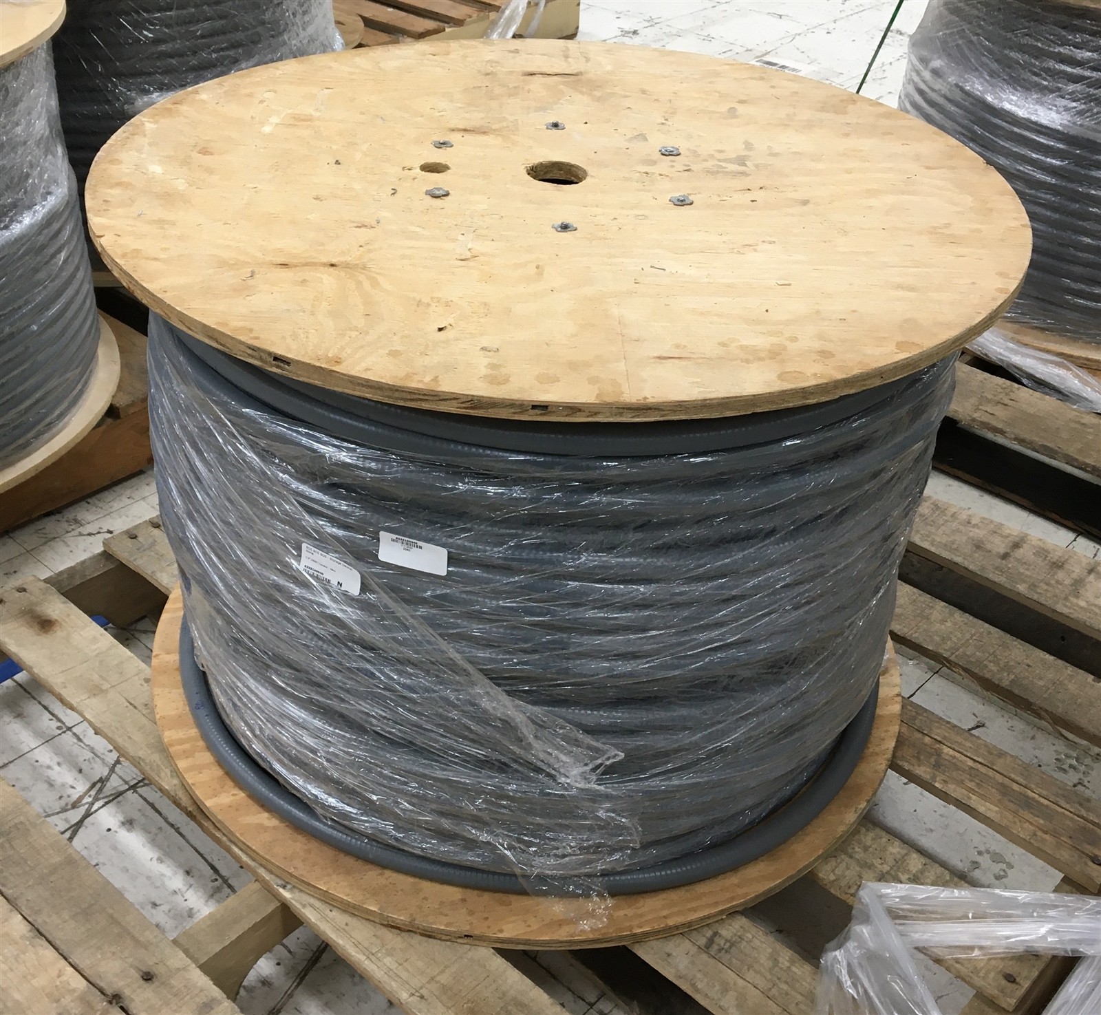 1000′ PVC-Coated Galvanized Steel Type EF Gray Liquidtight Conduit 1/2″ Cut Reel