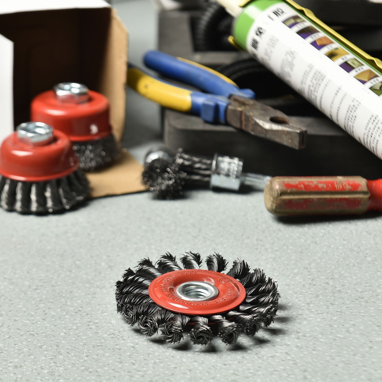 AAIN 4″ Twist Knotted Wire Cup Wheel Brush for Grinders, 5/8″-11 Threaded Arbor