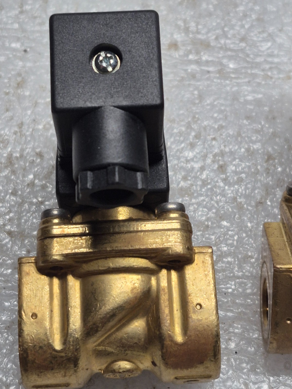 Qty 2, ODE 21EN2KB105 Brass solenoid valve 2-way screw-in 24V AC DN15 NOS
