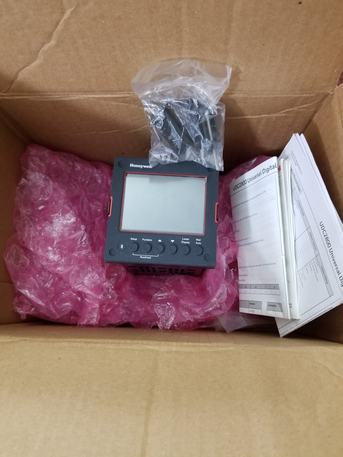 Surplus NEW HONEYWELL UDC2800 /DC2800-CE-0S0-100-100-00-0 Temp Controller