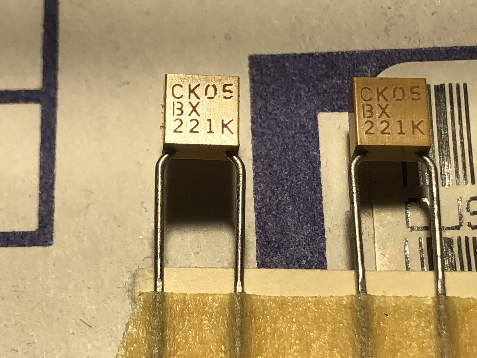 (50) 220PF 200V 10% Radial C052K221 Through Hole Ceramic Capacitors